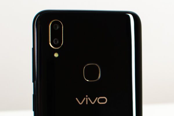Обзор Vivo V11 и Vivo V11i — доступные инновации — Сканер отпечатка и распознавание лица. 3