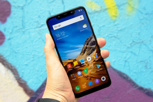 Обзор Pocophone F1: лучший за свою цену — Внешний вид. 1