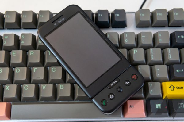 Первому Android-смартфону исполнилось десять лет