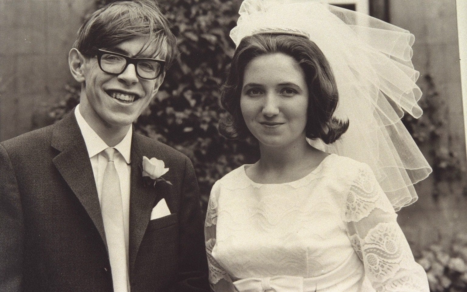 Молодые Стивен и Джейн Хокинг.