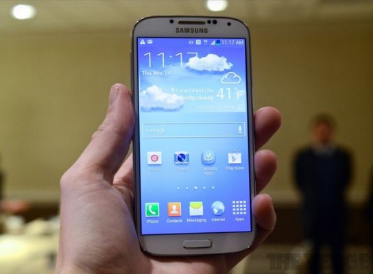 Обзор смартфона Samsung Galaxy S IV по версии ресурса The Verge