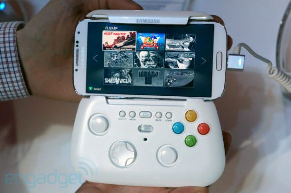 Samsung представила игровой геймпад для Galaxy S IV