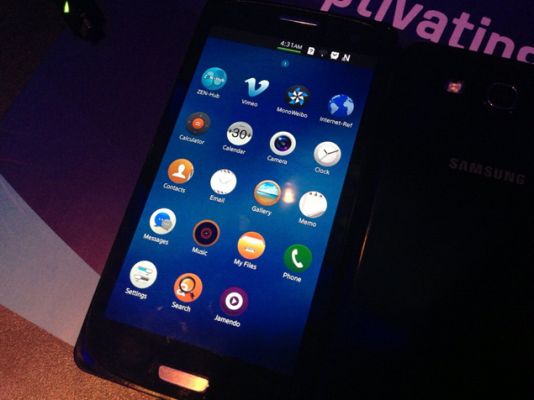 Samsung выпустит смартфон с Tizen в конце лета