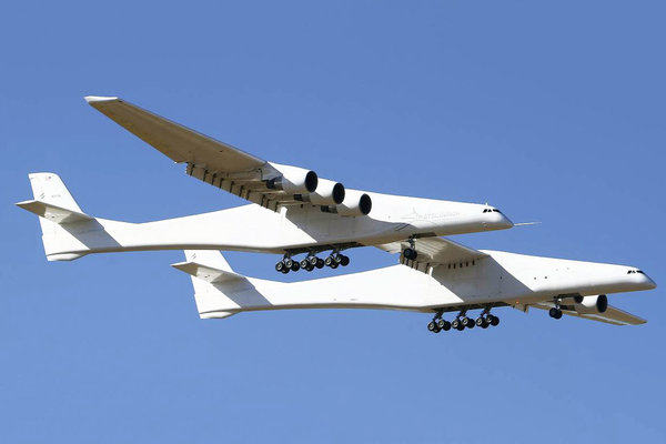 Самый большой самолёт в мире впервые поднялся в воздух