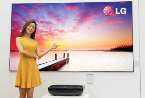 LG начинает продажи 100-дюймового проектора-телевизора