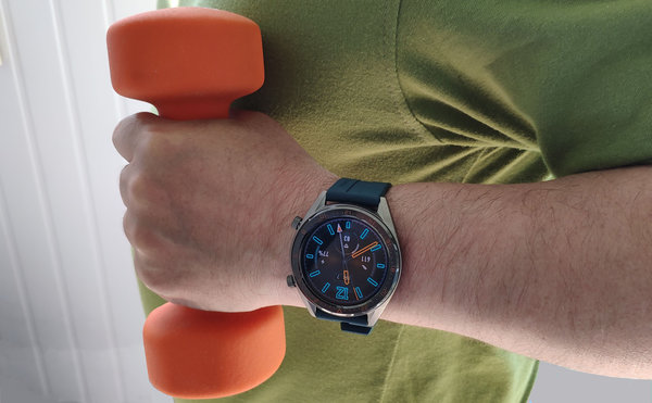 Тест умных часов Huawei Watch GT: большой дисплей и все для спорта