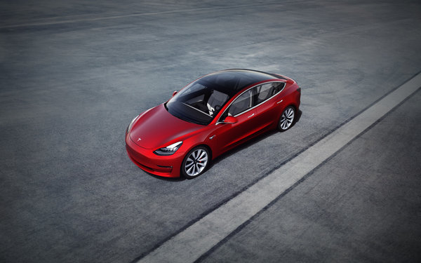 Tesla продала рекордное число Model 3, но всё равно в минусе