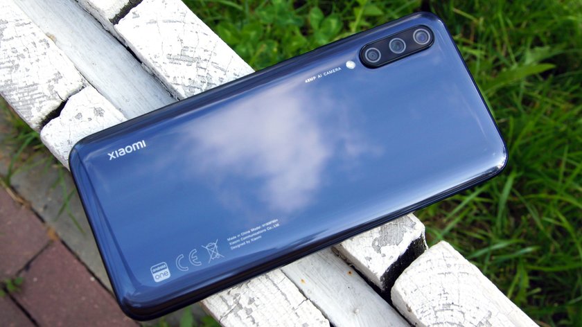 Смартфон Xiaomi Mi A3 со сканером отпечатка пальца в дисплее и мощной камерой на 48 Мп. Чем еще может привлечь эта горячая новинка? Разбираемся в обзоре.