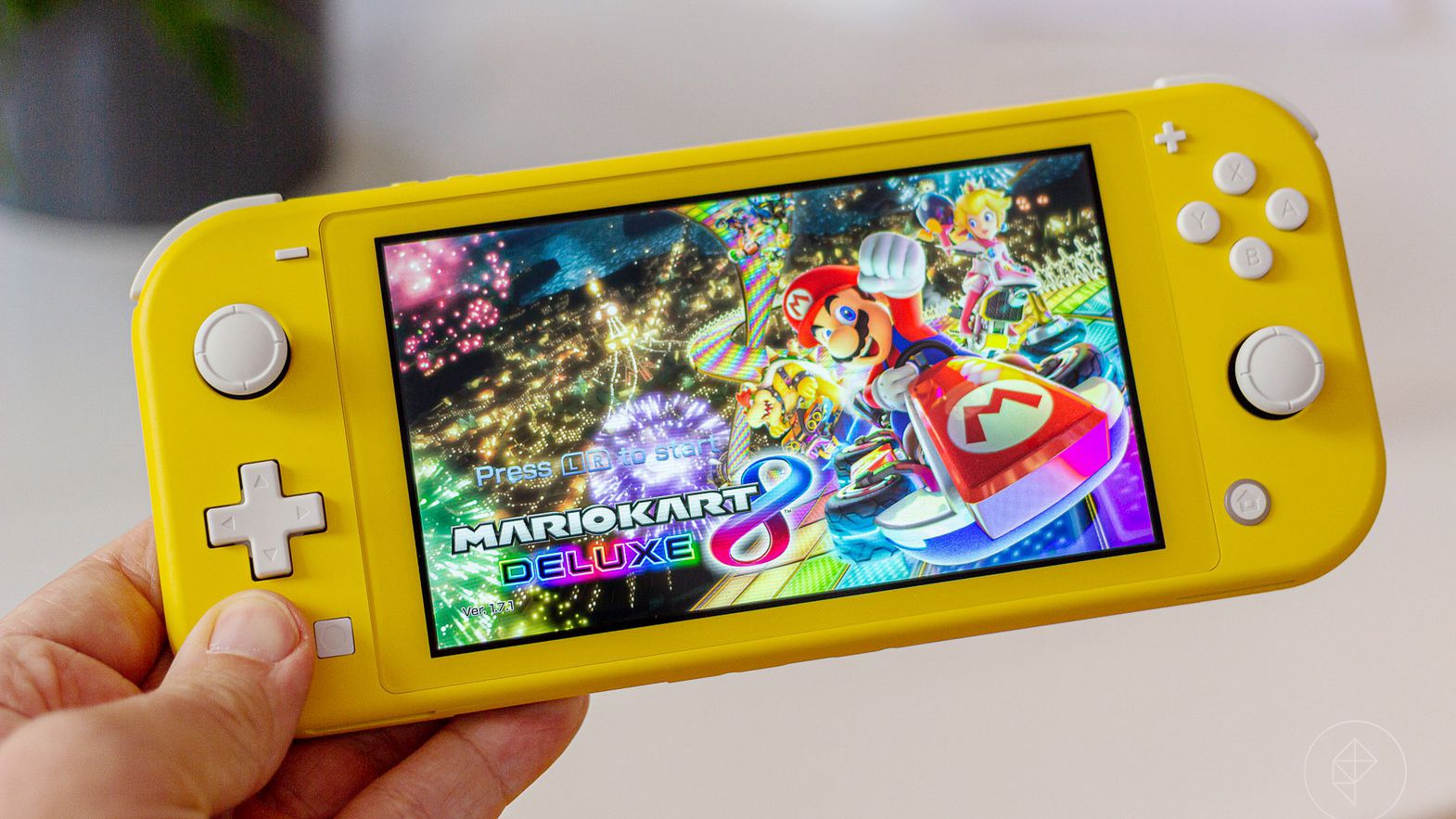 Nintendo switch лайт. Портативная игровая консоль Nintendo Switch Lite. Nintendo Switch Lite (желтый). Игровая консоль Nintendo Switch Lite Yellow. Игровая приставка Nintendo Switch Lite 32 ГБ.