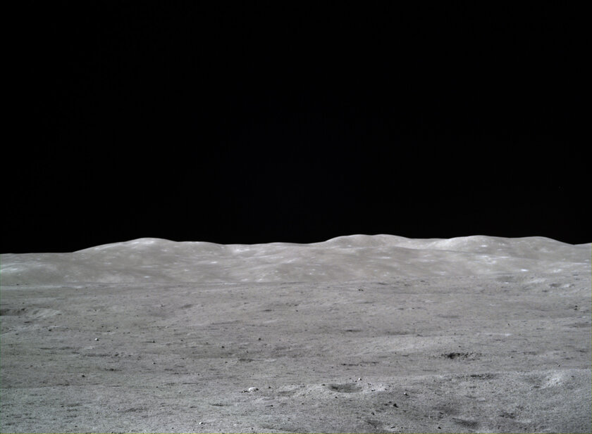 Китай поделился невероятными снимками обратной стороны Луны