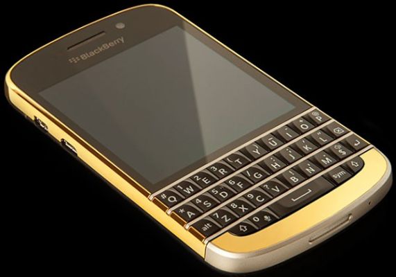 Появился золотой BlackBerry Q10