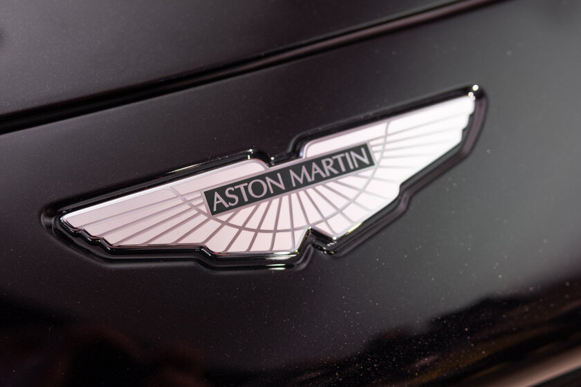 Aston Martin показали свой первый внедорожник