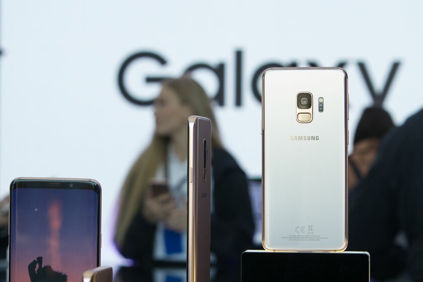 Владельцы смартфонов Galaxy получили странное сообщение от Samsung