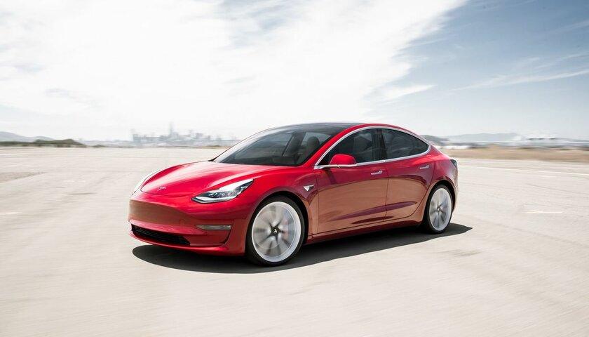 Tesla Model 3 назвали одним из лучших автомобилей года