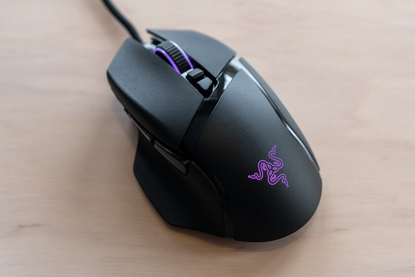 Обзор Razer Basilisk V2: знакомая форма с новым наполнением