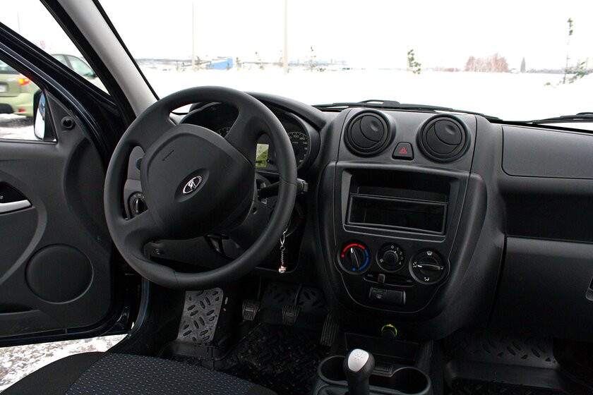 СМИ: Собранные в России автомобили будут сообщать о нарушениях ПДД вибрацией руля и сидения