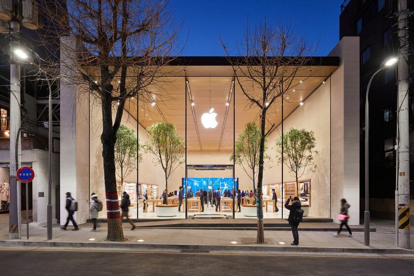 Магазины Apple Store откроются в апреле. Но не все