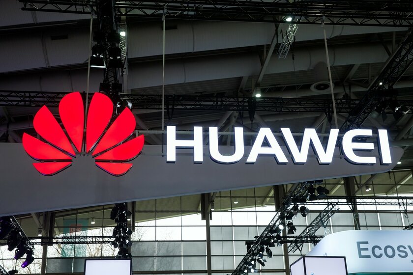 Huawei представила умный удлинитель со встроенной операционной системой LiteOS