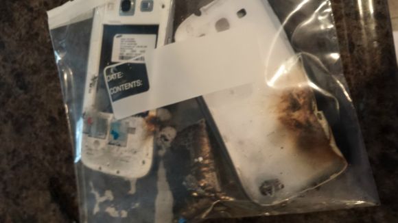 Samsung GALAXY SIII взорвался, будучи подключенным к зарядному устройству