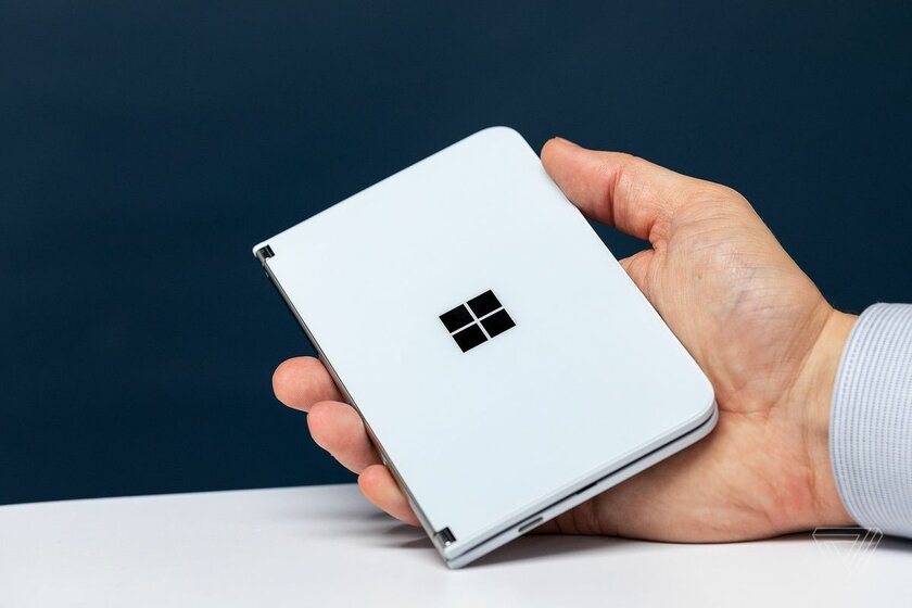 Раскрыты характеристики складного планшета от Microsoft: прошлогодний процессор и маленькая батарея