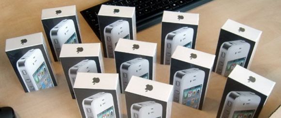 Запрет iPhone 4 в США обернется потерей Apple до 2 миллиардов долларов