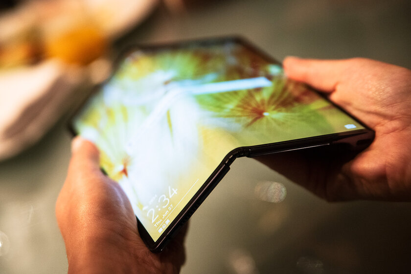 Huawei и Xiaomi уже оформили заказы на ультратонкое гибкое стекло для смартфонов