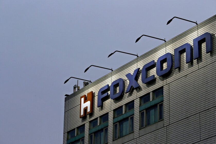 Foxconn инвестирует более 8 млрд долларов в производство чипов