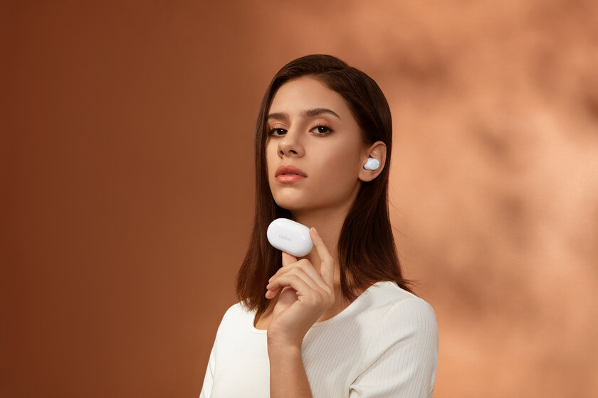Новые полностью беспроводные наушники OPPO выделяются хорошей автономностью