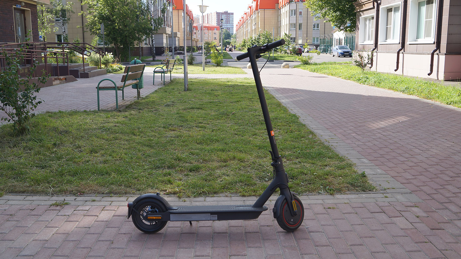 Обзор электросамоката Xiaomi Mi Electric Scooter Pro 2: комфортный и с  большим запасом хода