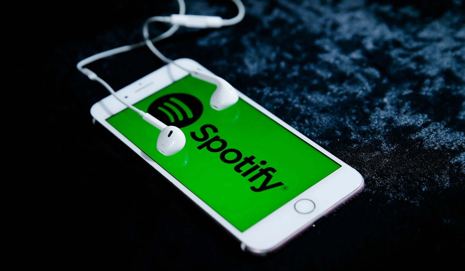 В Spotify можно будет слушать музыку офлайн без подписки, но только 30 минут в день