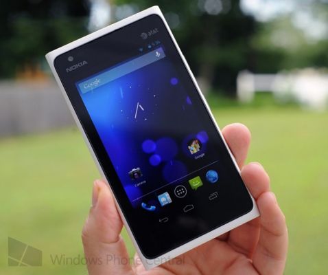 Компанию Nokia снова призывают начать выпуск смартфонов на Android OS