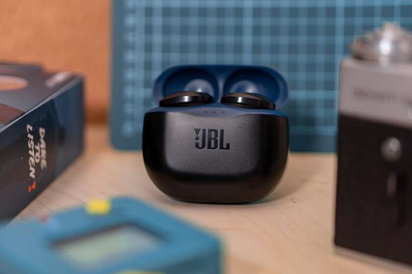 Обзор JBL TUNE 125TWS: 32 часа автономности, и это не выдумки