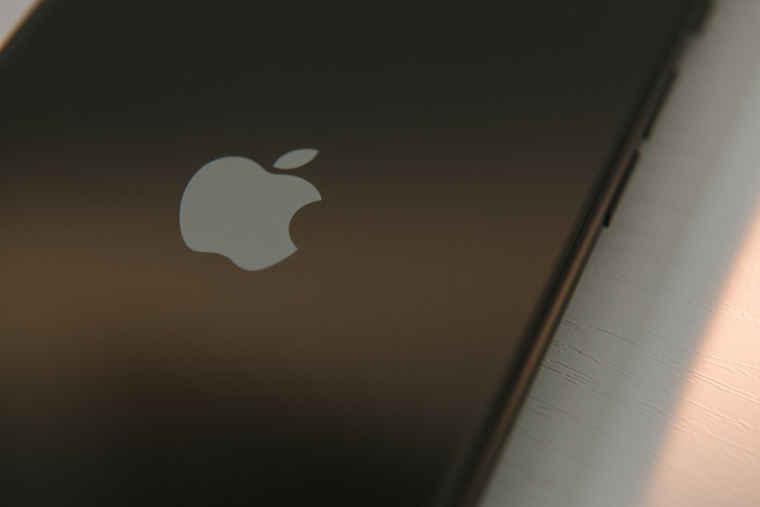У iPhone 12 есть обратная беспроводная зарядка, но Apple пока молчит об этом