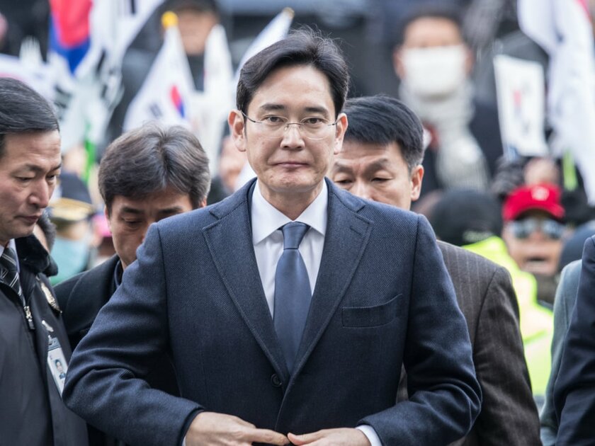 Главу Samsung приговорили к 2,5 годам тюрьмы за коррупцию