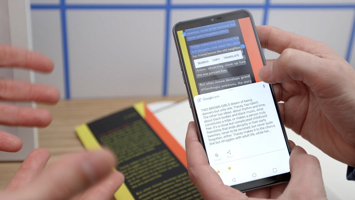 Google Lens теперь переводит надписи через камеру смартфона даже без  интернета