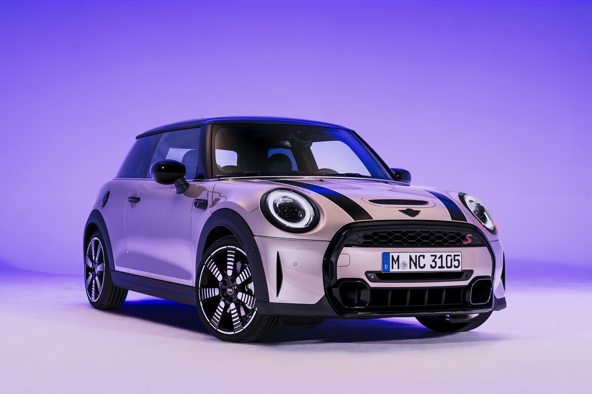 Представлен новый MINI Cooper: 5 дверей, стильные диски и фирменное  приложение для смартфона