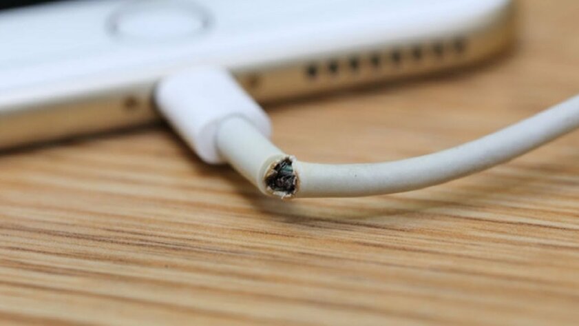Странное решение: Apple запатентовала долговечный кабель для зарядки