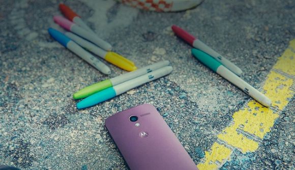 Компания Motorola представила три аксессуара для смартфона Moto X