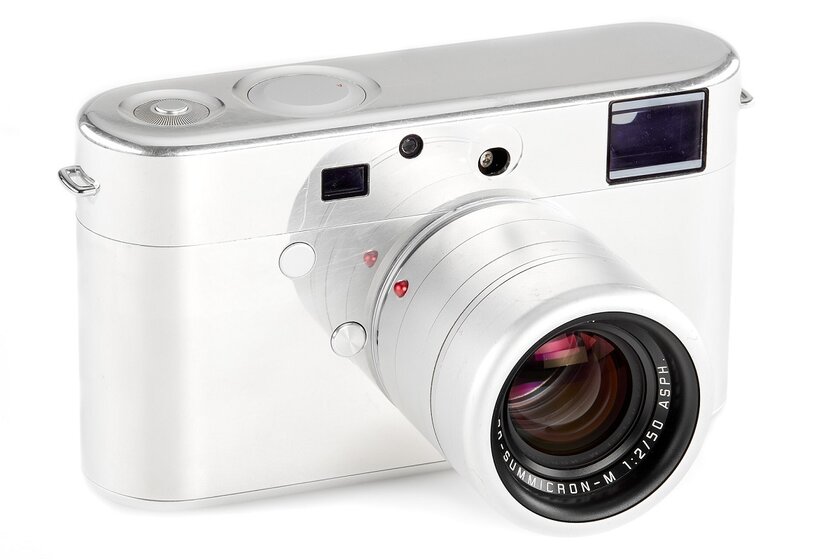 Фотоаппарат Leica с дизайном от Джони Айва продают на аукционе за $300 тысяч