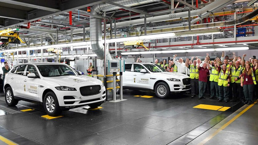Jaguar Land Rover останавливает два завода из-за дефицита полупроводников
