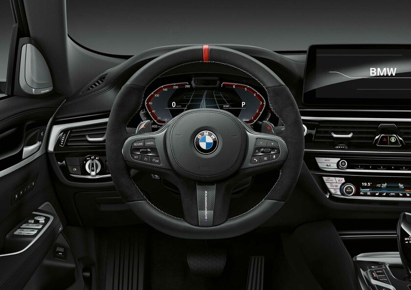 Автомобили BMW получили функцию оповещения о камерах на дорогах. Она работает и в России