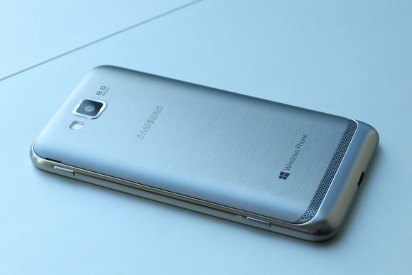 Samsung наконец-то рассматривает переход с пластика на металл