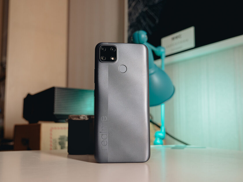 Лучший смартфон для отпуска: обзор Realme С25 с рекордной батареей и мощной начинкой