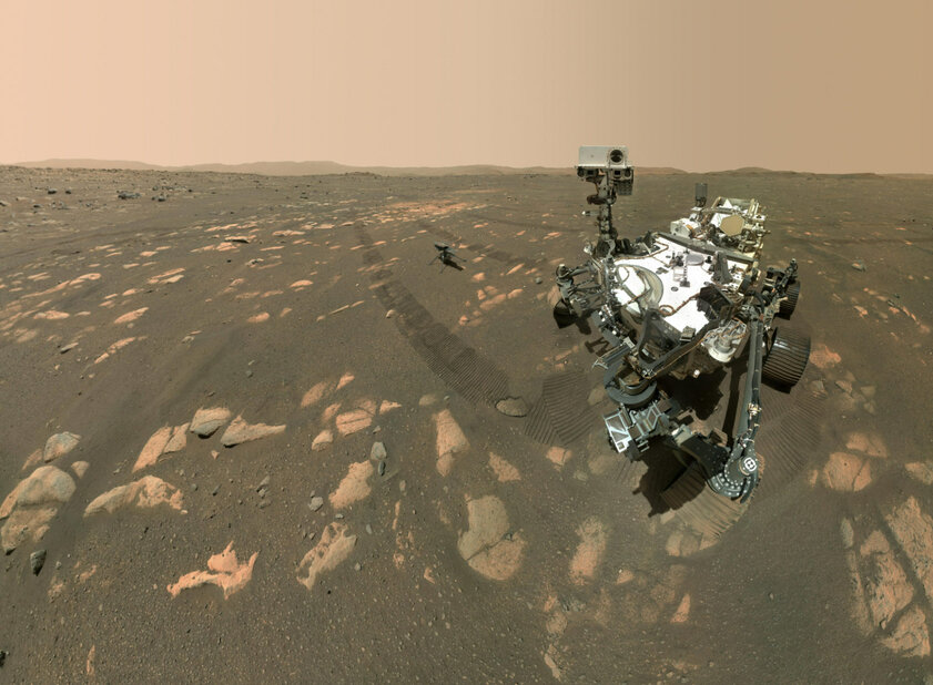 NASA рассказала, как марсоходы делают селфи и почему в снимках не видно «селфи-палки»