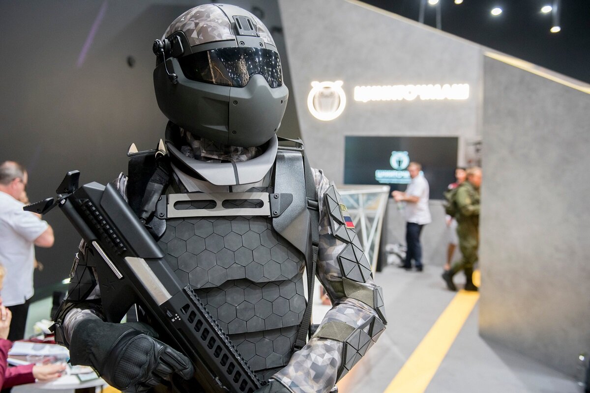 A military exoskeleton has been created in Russia: it allows you to shoot more accurately, carry loads and run fast