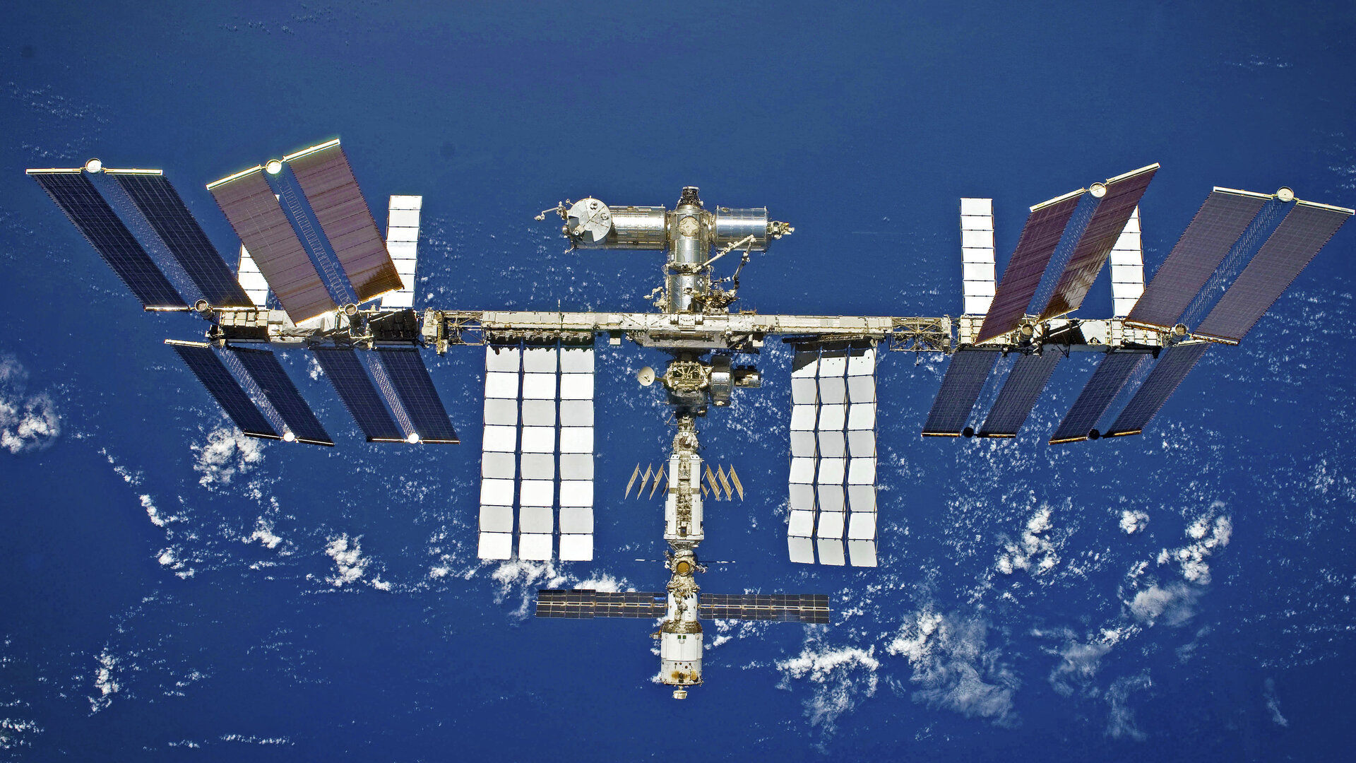 The oldest Russian module on the ISS may not survive until 2025: cracks were found in it