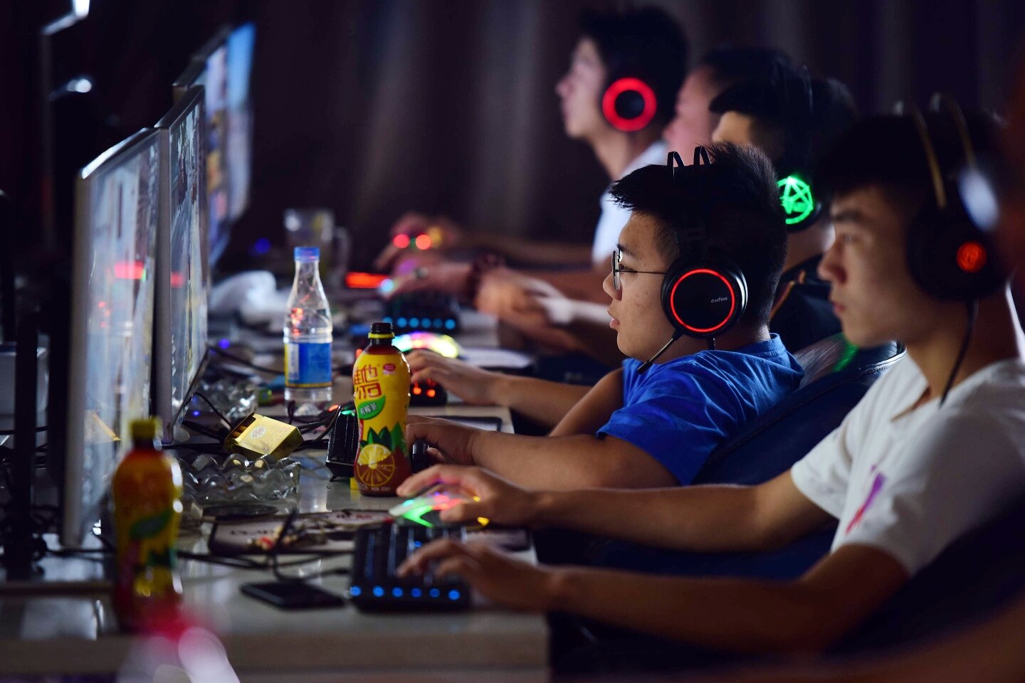 In China, children were banned from online games: you can only play for an hour a day on Friday and on weekends