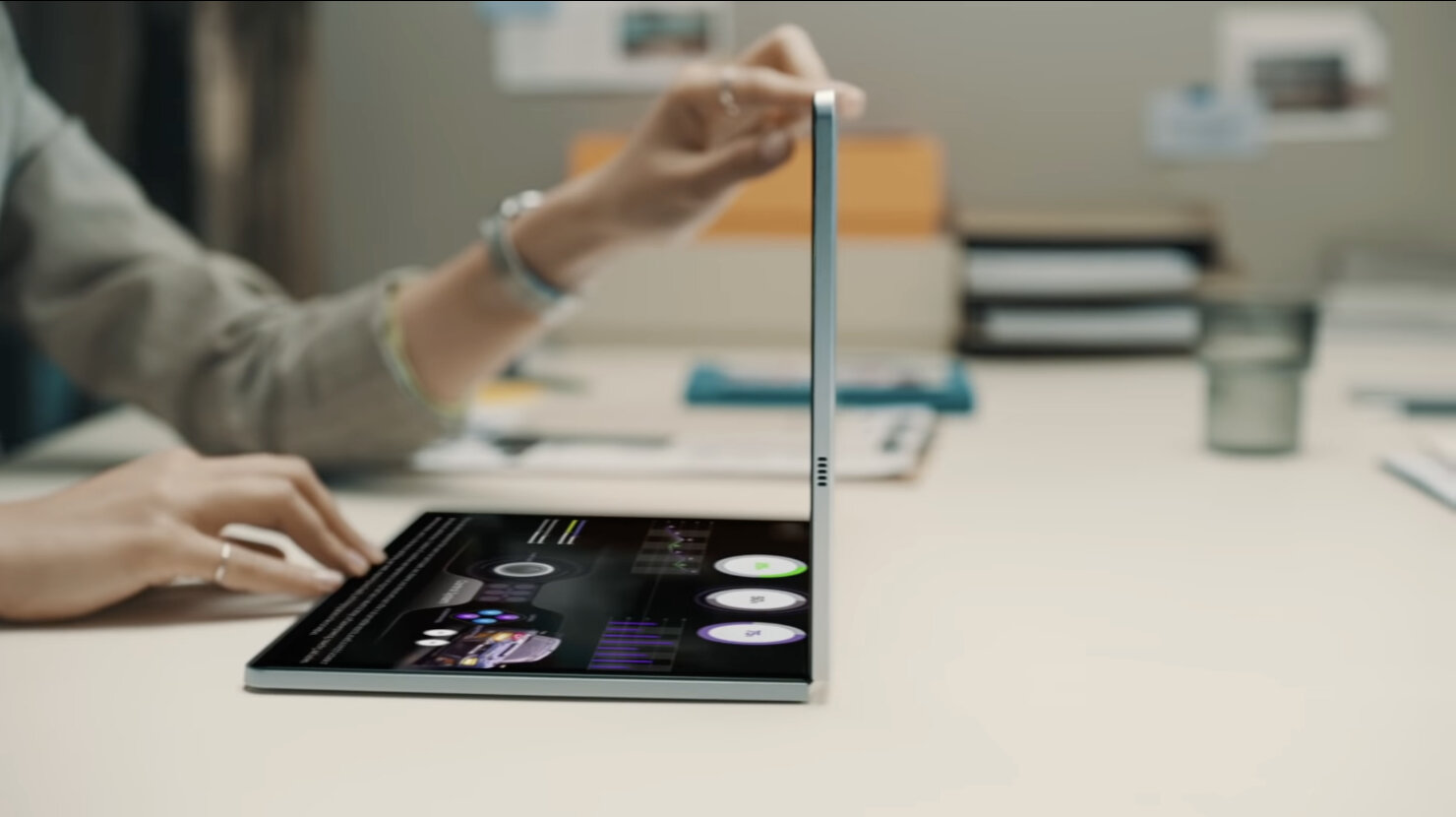 Сгибающийся ноутбук без клавиатуры: грядущая новинка от Samsung выглядит… необычно
