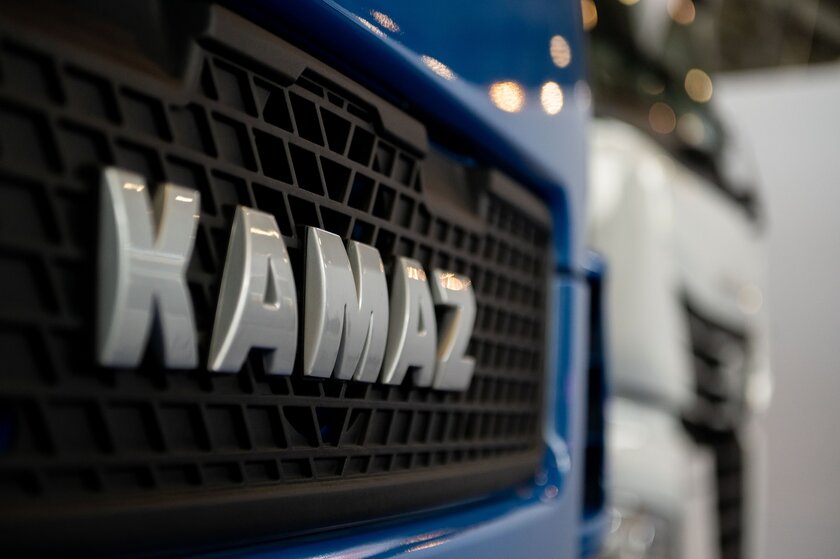 КАМАЗ презентует первый низкопольный водоробус: экологичнее дизеля и автономнее электробуса