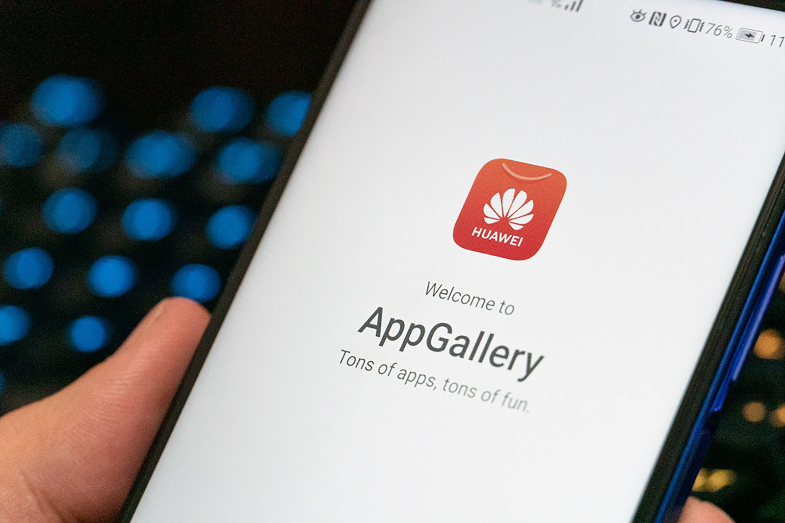 Если в AppGallery нет искомого приложения, Huawei перенаправляет в сторонние магазины с вирусами